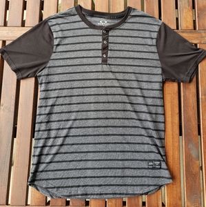 EUC Oakley Henley Shirt Size Large